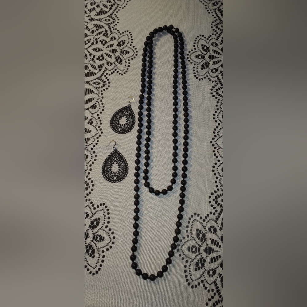 Black Beaded Layered Necklace with Teardrop Filigree Earrings